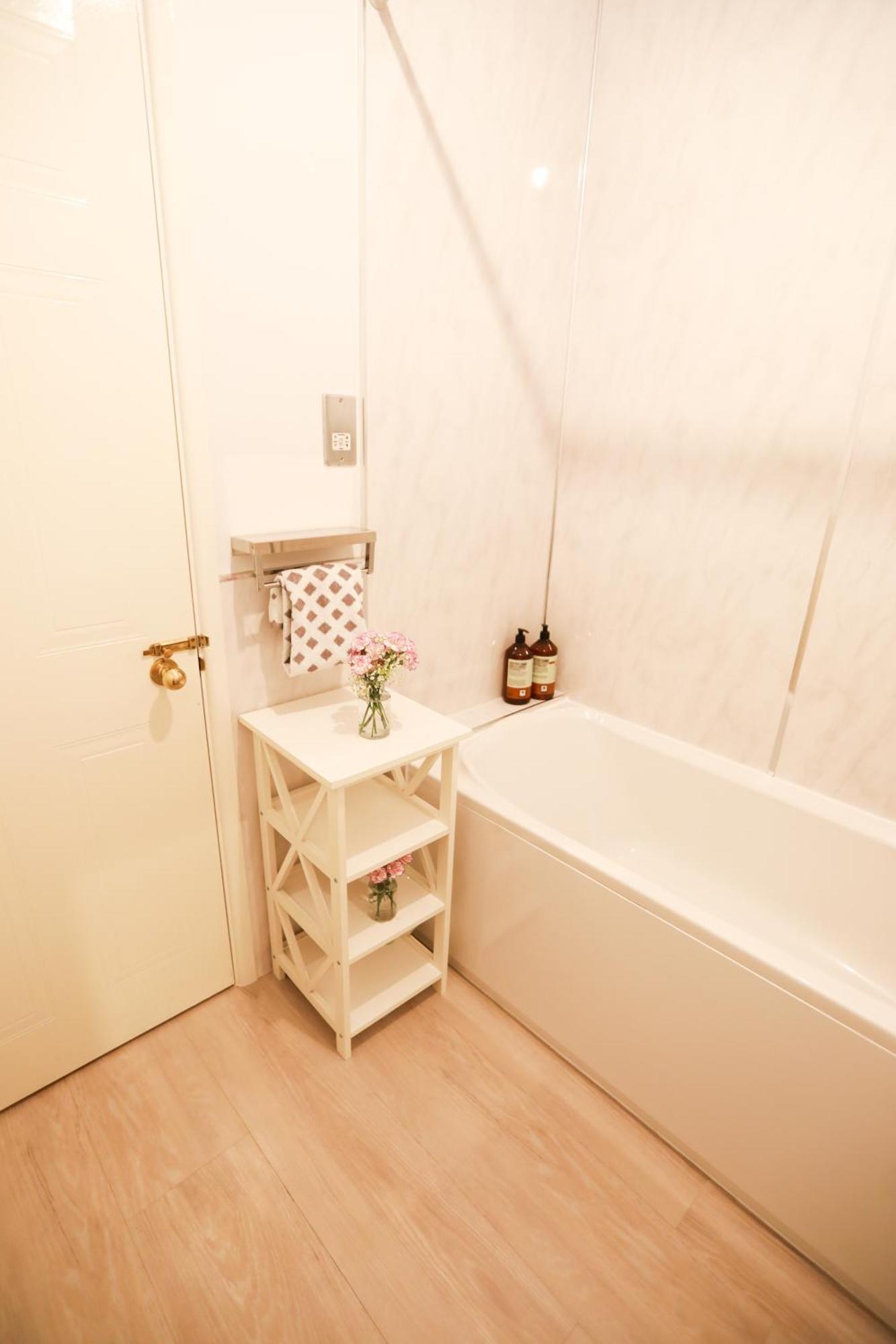 바이드포드 Woodside Ash Hot Tub & Pool 아파트 외부 사진